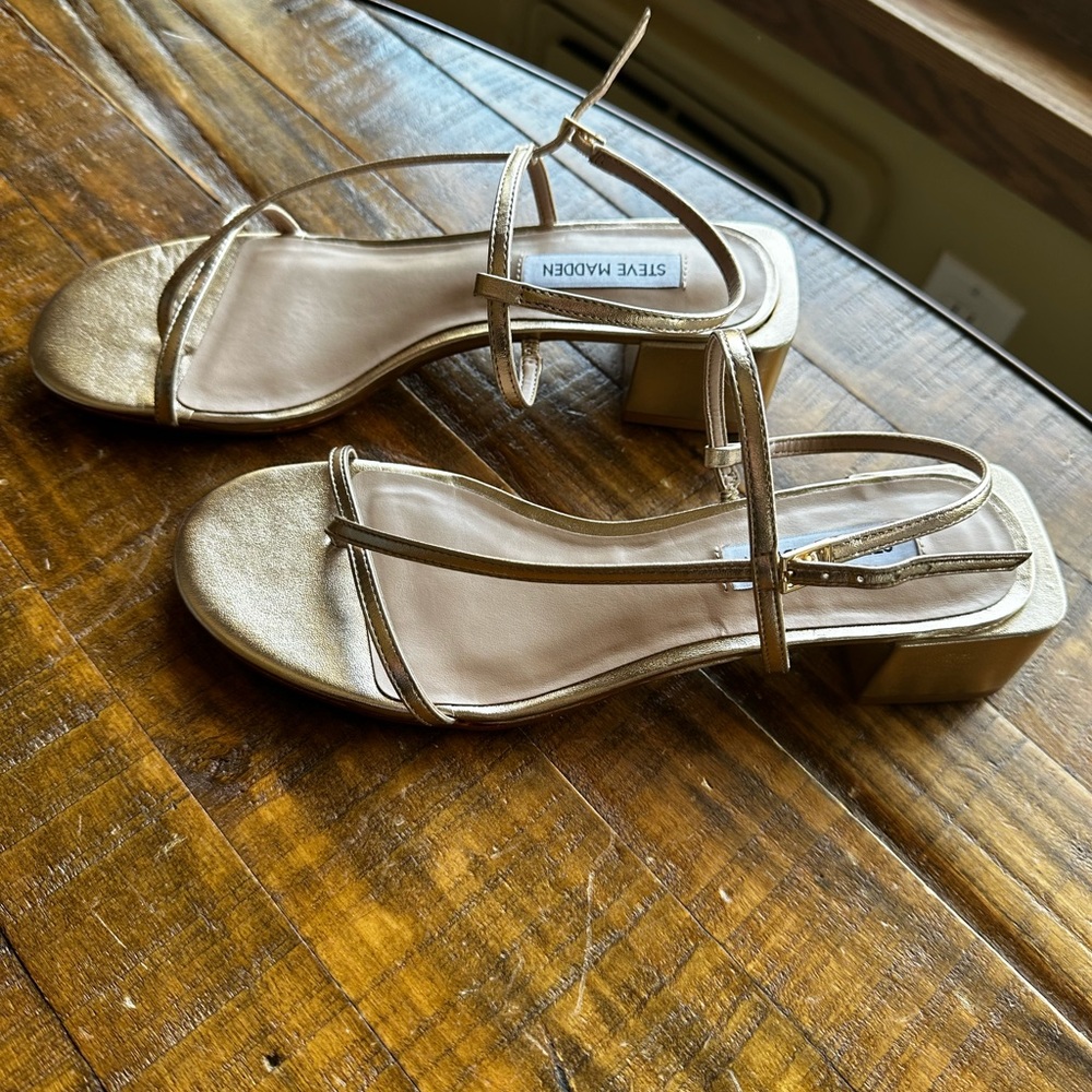 NEVER WORN: Steve Madden gold strappy sandals